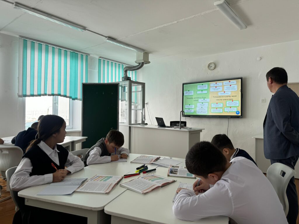 “Жаратылыстану және жасанды интеллект: Болашаққа қадам ” атты жаратылыстану пәндері бірлестігінің апталығы барысында 7-сыныпта география пәнінен” Топырақтың экологиялық проблемалары” тақырыбында ашық сабақ өтті. Пән мұғалімі: Д.А.Найма